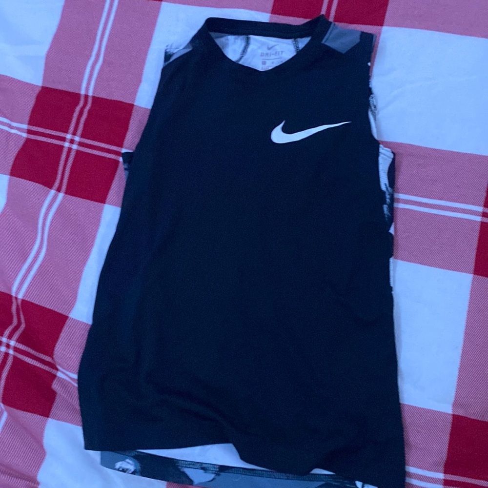 Nike no sleeve running shirt